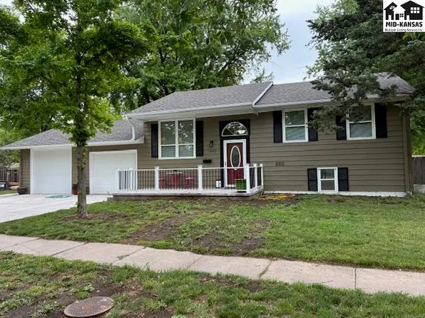 1402 N Grimes St, McPherson, KS 67460