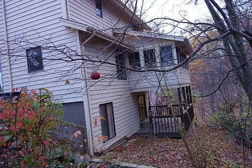 2nd image of 610 Lakeview Dr