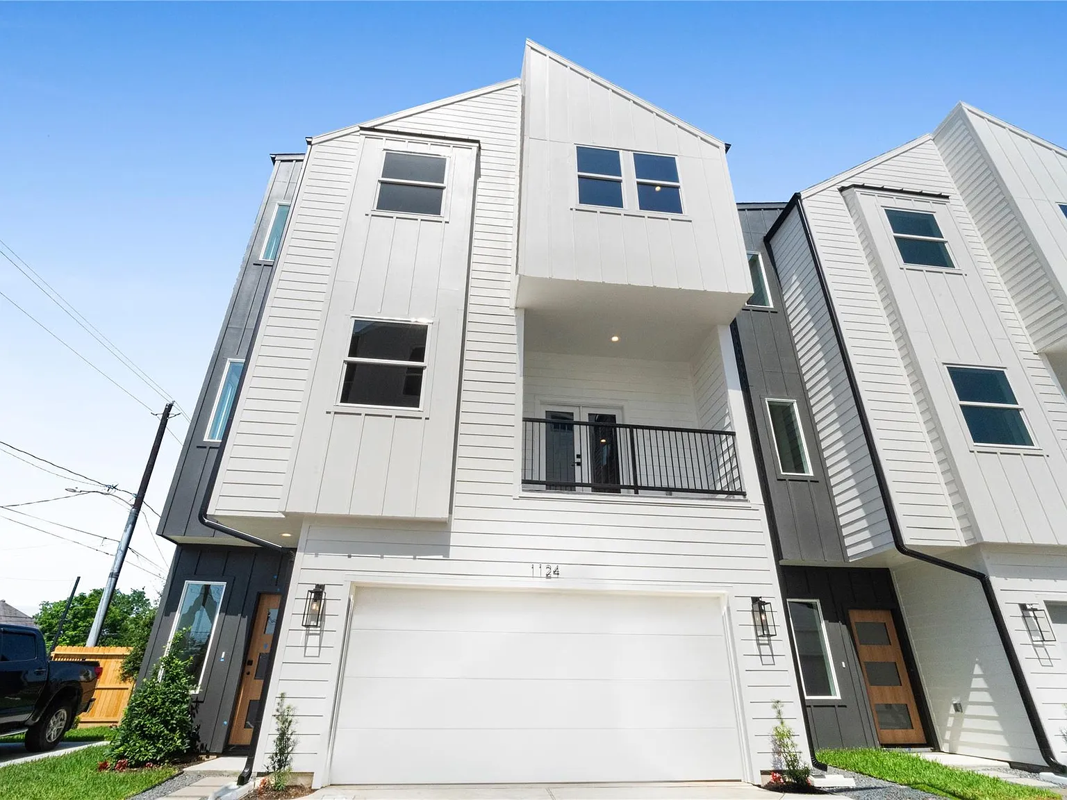 3 bed, 3.5 bath, 2053 sqft, $2,900 — Photo 2