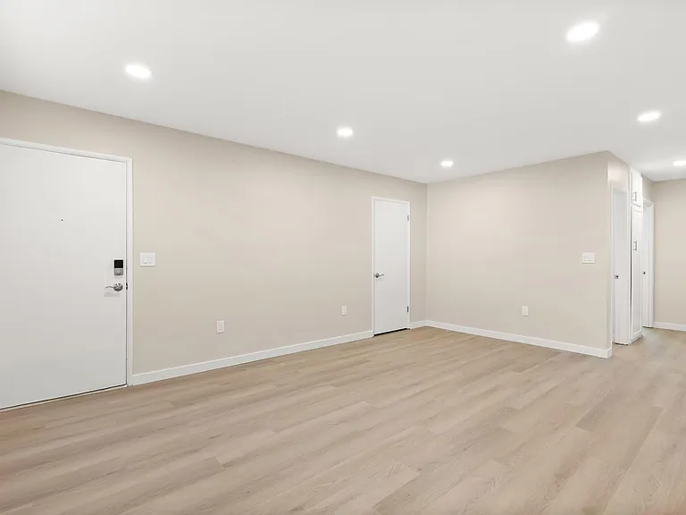 Concorde Apartments - Riverside, CA — Photo 15