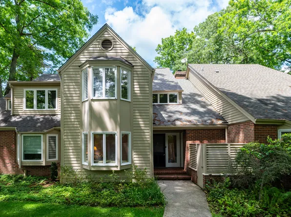 62 Deepwood Ln, Hot Springs, VA 24445