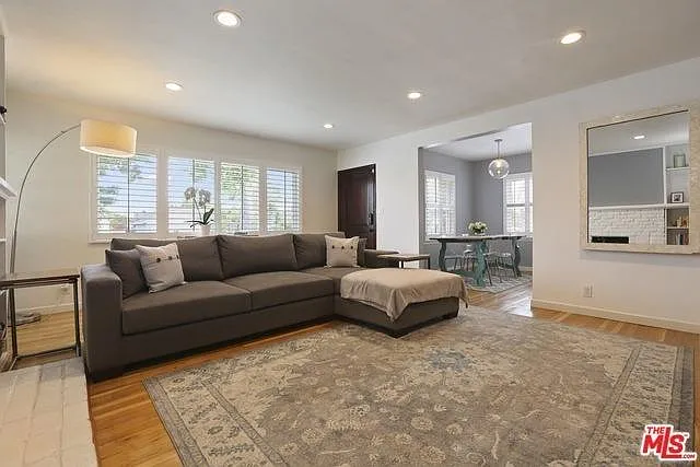 8335 Holy Cross Pl — Photo 3