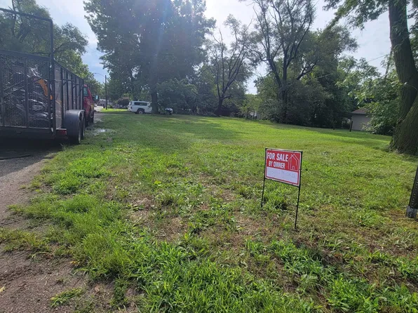 1501 Cachelin Dr, Carter Lake, IA 51510