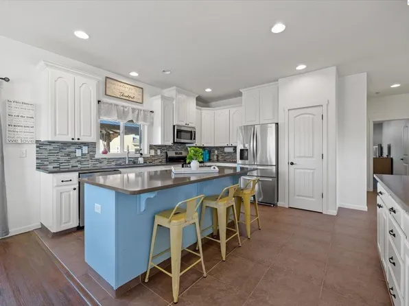 5615 Topeka Dr, Pasco, WA 99301