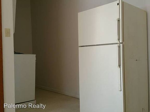 5th image of 410 W 8th St APT 7