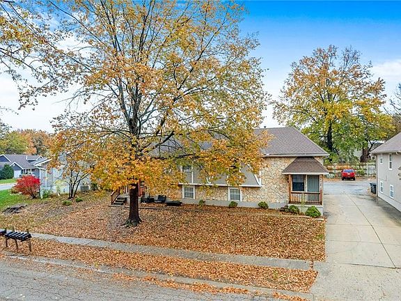 4th image of 2825 & 2829 Tepee Ave