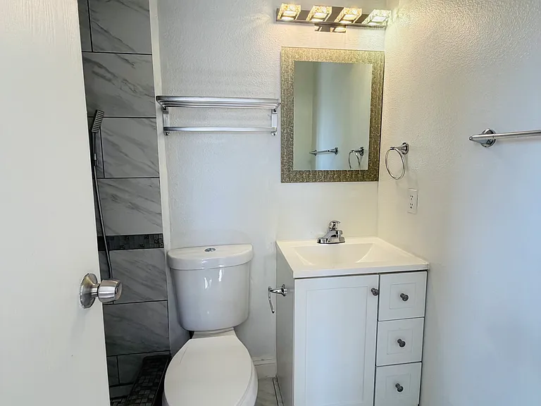1364 Pattee Cir #C — Photo 8