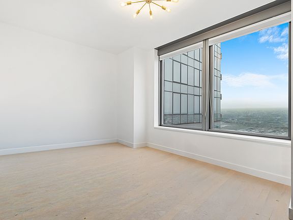 4th image of 3 Court Sq APT 4407