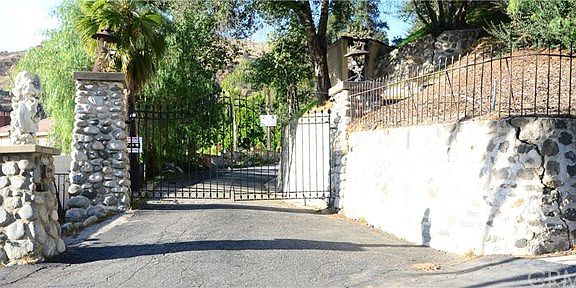 3rd image of 1150 Kregmont Dr