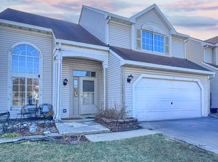 103 W Honeysuckle Dr, Round Lake Beach, IL