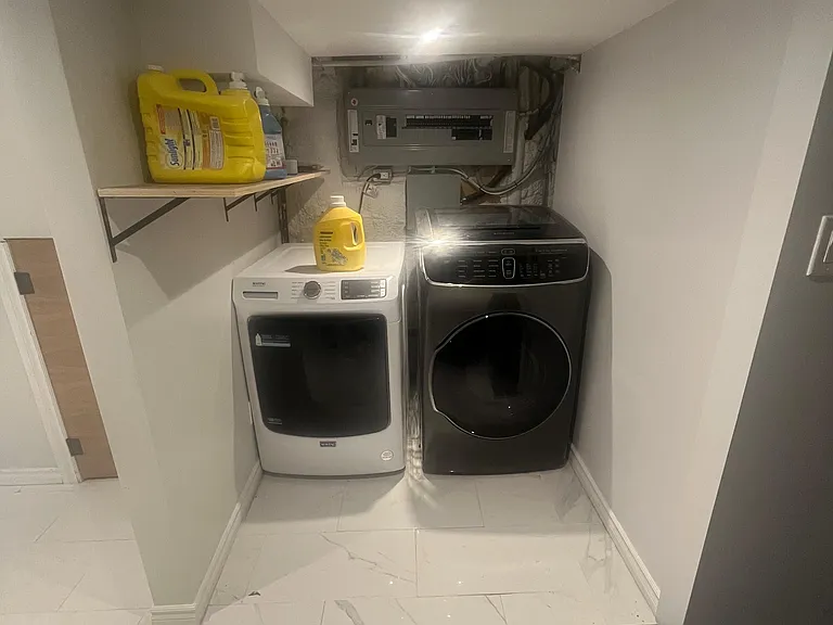 20 Payzac Ave — Photo 9