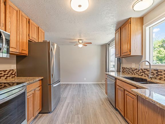 5th image of 2639 NE Harvey Ln #1