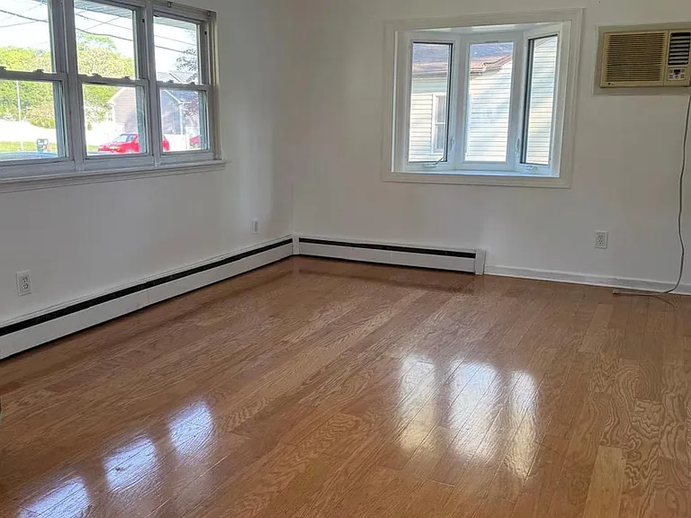 35 Auborn Ave — Photo 2