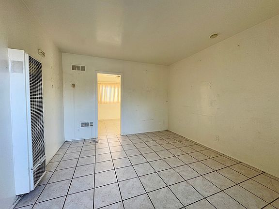 2nd image of 549-553 S Linden St #585-553