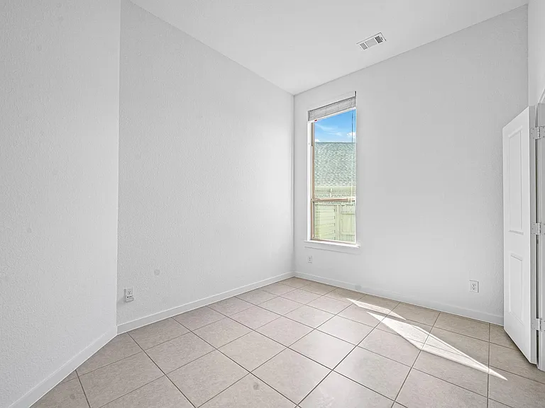 2221 Forest Trace Ln — Photo 20