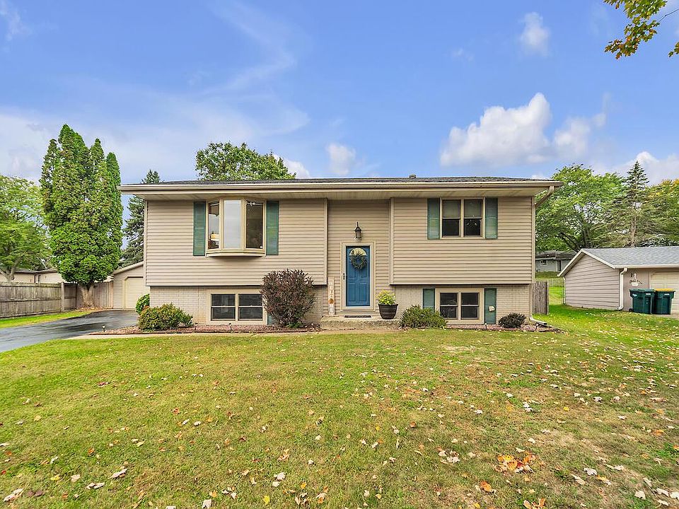 1st image of 633 Hollybrook LANE