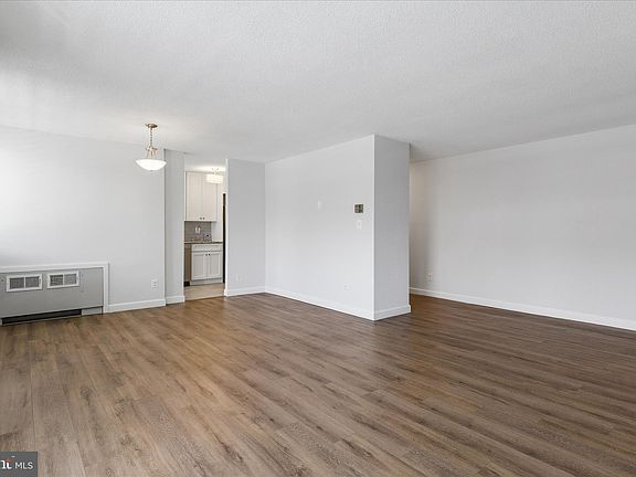 5th image of 1301 S Arlington Ridge Rd APT 308
