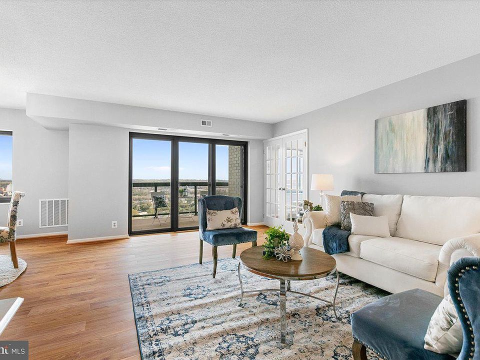 1st image of 203 Yoakum Pkwy APT 1524