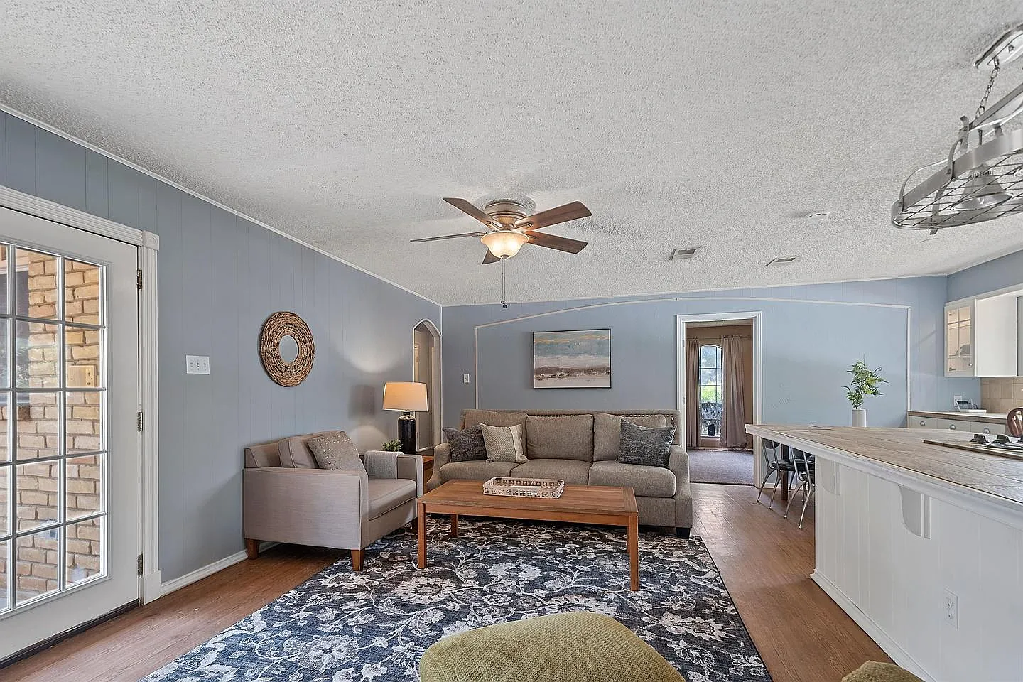Stylish North Arlington Home in a Prime Location — Photo 4