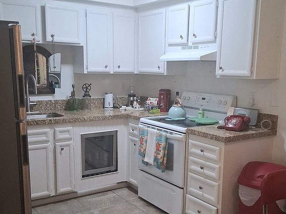 2nd image of 2981 Sunflower Cir E