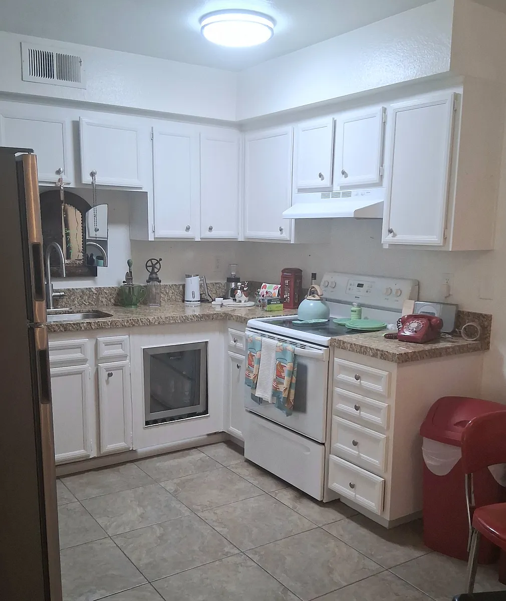Building Photo - 2981 Sunflower Cir E