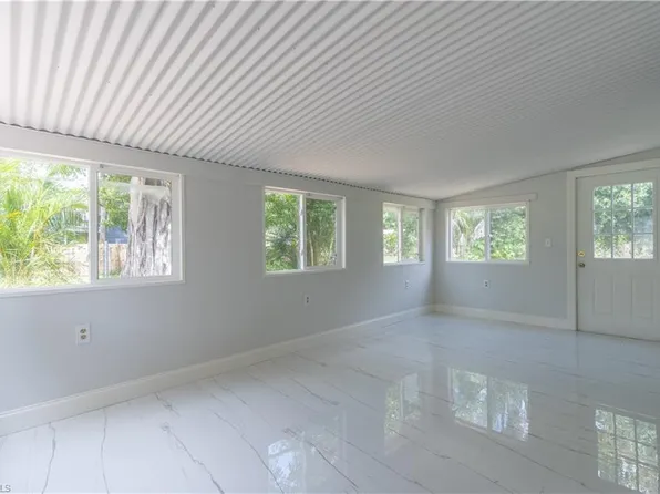 215 Delray Ave, Fort Myers, FL 33905