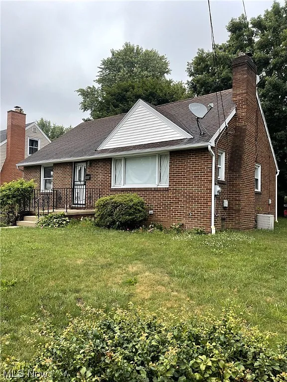 2402 Saint Elmo Ave NE photo 1