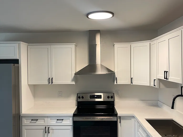 3120 W Surrey Ave — Photo 4
