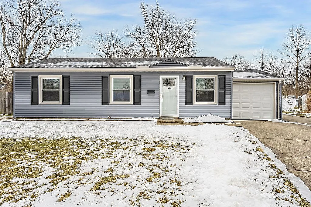 1042 Stratford Pl photo 1