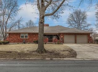 12711 Overbrook Rd, Leawood, KS 66209
