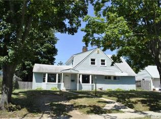 4 The Plains Rd, Levittown, NY 11756