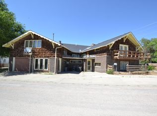 526 S Summit Ave, Newcastle, WY 82701