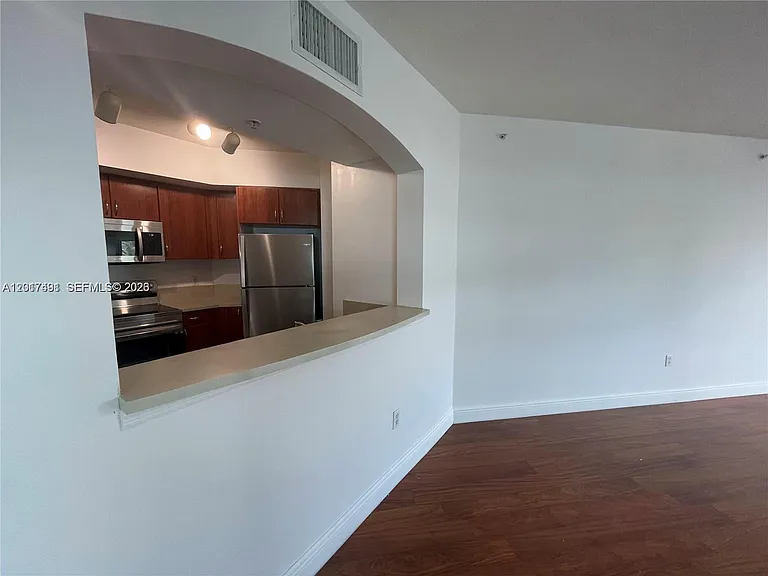 9201 Collins Ave #321 — Photo 8