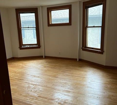 5th image of 2416 Fremont Ave S #2