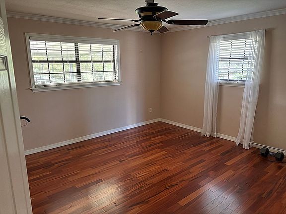 3rd image of 211 Pine St