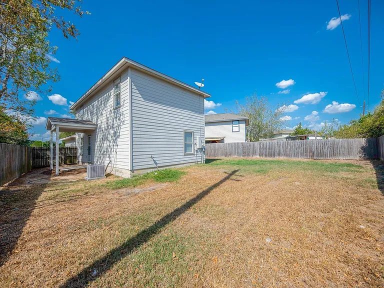 1631 Dove Run — Photo 32