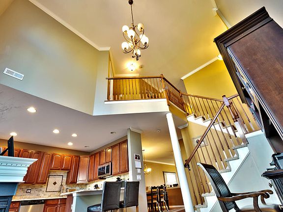 5th image of 19 Fells Dr