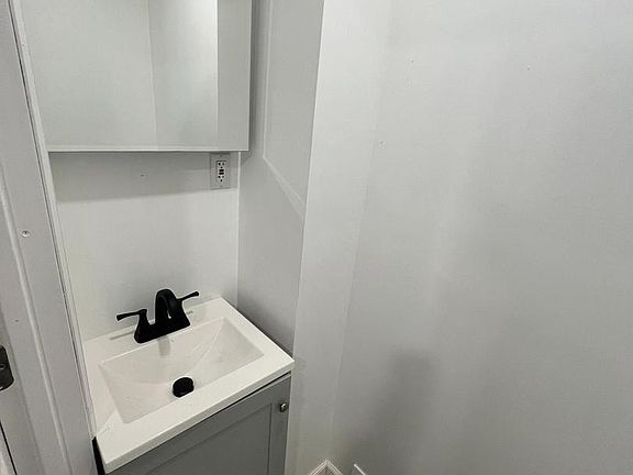 3rd image of 2145 N Dover St