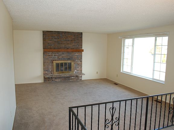 3rd image of 1302 N Woodlawn St