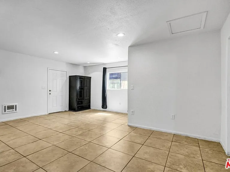 Pinney St — Photo 9