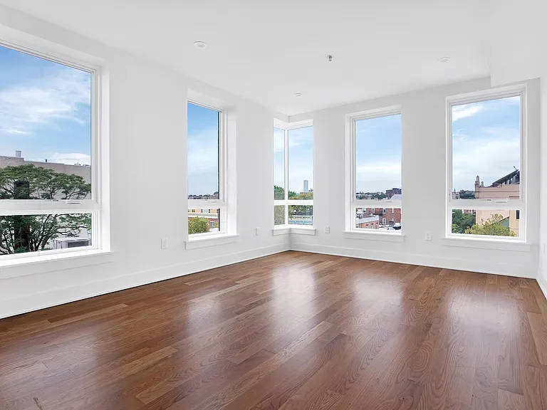 300 Washington St #4B — Photo 1