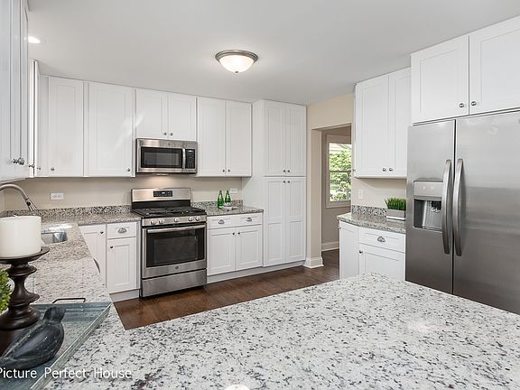 3rd image of 2449 Brockton Cir