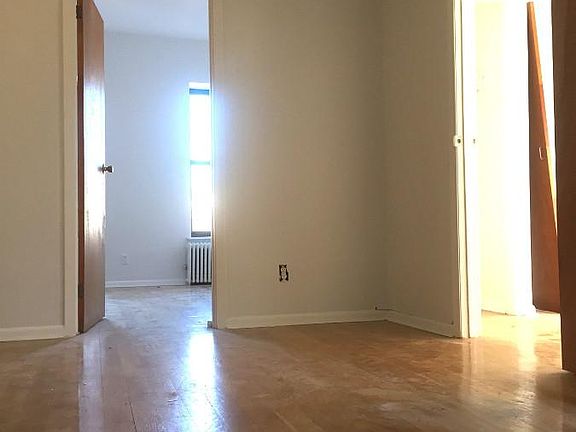 2nd image of 31 Diamond St APT 10