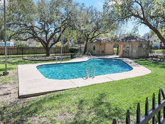 4th image of 1710 Barleton Way