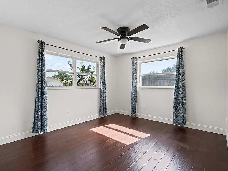 1712 Thomas Dr — Photo 15