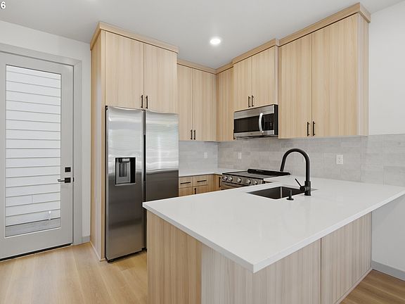 4th image of 7041 SE 60th Ave