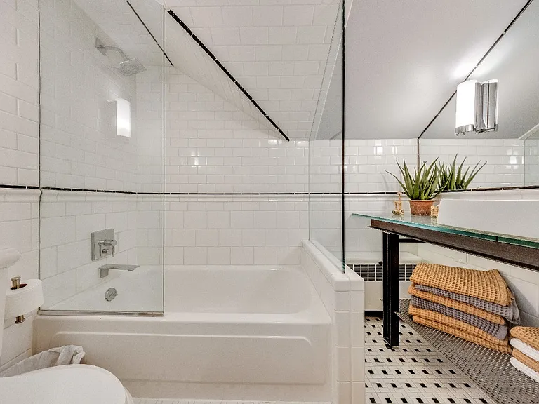 303 E Olive St #2 — Photo 6