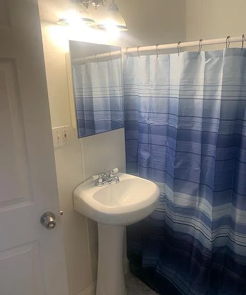 2nd Floor Full Bathroom