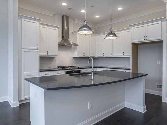 5th image of 1017 Kirkland Cir SE