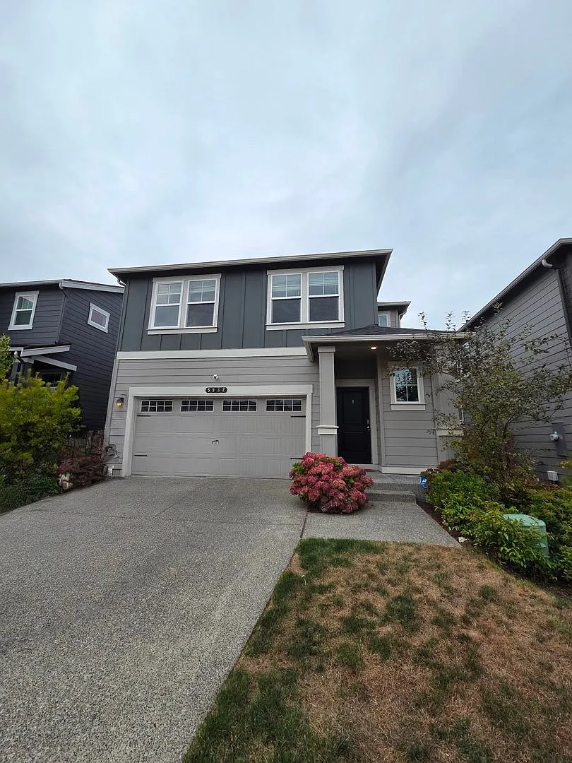 Large Four Bedroom Home For Rent in Port Orchard's Stetson Heights Neighborhood! Avail. Now! — Photo 1